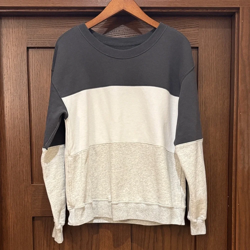 Abercrombie & Fitch Gray and Cream Colorblock Sweatshirt—Medium - Picture 1 of 3